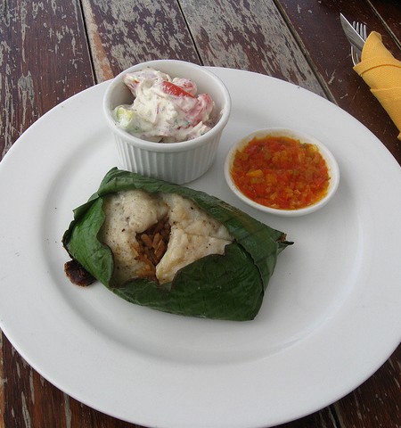 Banana leaf wrapped fish at Ecohab Tayrona_7804173570_m
